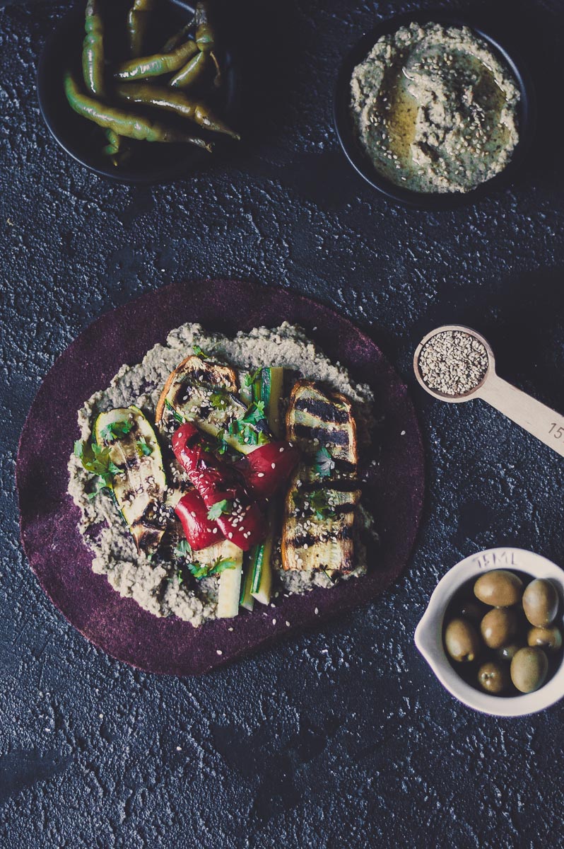 orientalische Wraps mit Baba Ghanoush und gegrilltem Gemüse